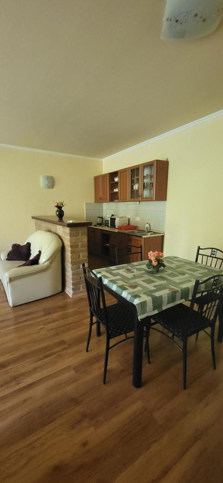 Bastya Apartmanhaz Sarvar Exterior photo