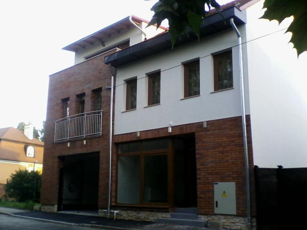 Bastya Apartmanhaz Sarvar Exterior photo